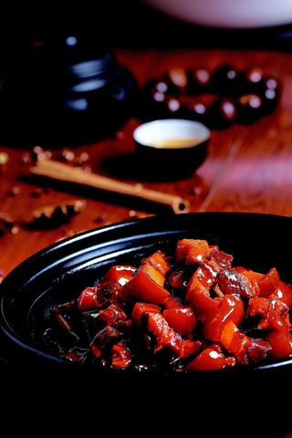 Cerdo con salsa sacha