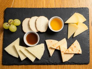 Tagliere di formaggi tipici calabresi