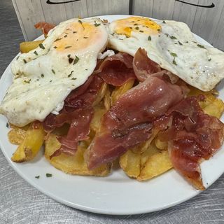 Huevos Rotos con Jamón 