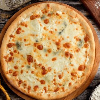 Meduim pizza La Quattro Fromaggi
