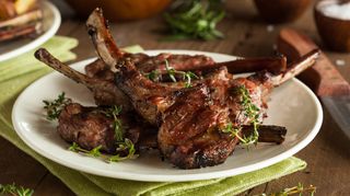 Côtelettes d'agneau grillées