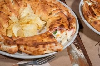 Rosca De Albahaca Con Jamón Y Mozzarella