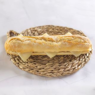 Bocadillo de queso de oveja curado