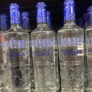 VODKA KNEBEP