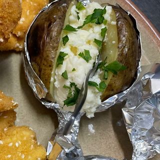 Cartofi copți la cuptor in folie de aluminiu