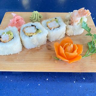 California de Gambas tempura aguacate 4p