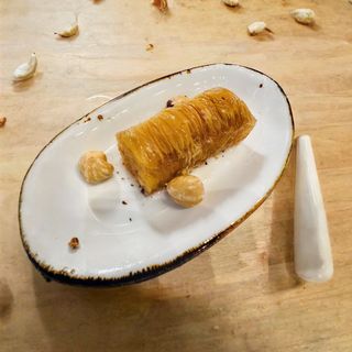 Бурма баклава с лешници (1 бр)