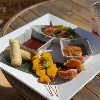 Entrantes Variados Sa Wad Dee (Para 2 Personas)