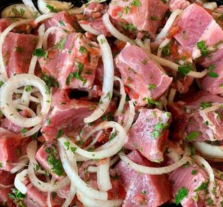 Баранина смешанная в маринаде (1кг)