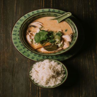 TOM KHA POLLO