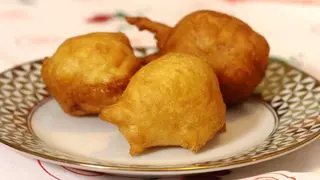 Domaći uštipci preliveni sirom