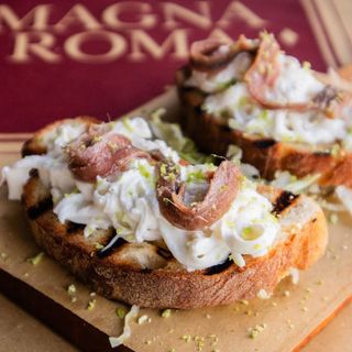 Bruschetta stracciatella e alici