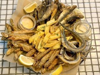 Мікс смаженої риби з картопляними діпами (1000/150/100/60g)