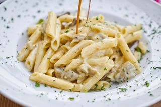 Penne cu pui Alfredo 500 gr