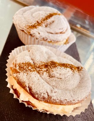 Dulce Ensaimada Con Nata