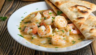 Creveți în sos de vin