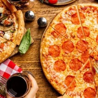 მოემზადე წვეულებისთვის! შეარჩიე ნებისმიერ 4 დიდი პიცას და მიიღე 2 საშუალო პეპერონი საჩუქრად