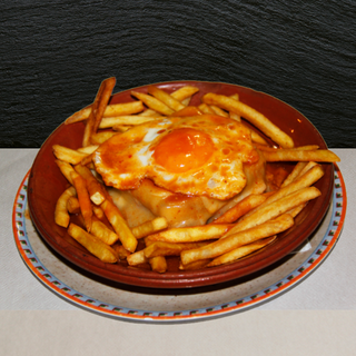 Francesinha Especial com Ovo e Batata