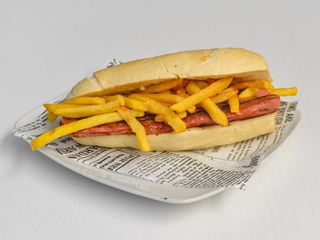 Panino wurstel e patatine