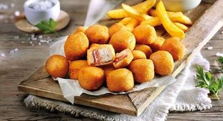 Ración De Bolitas De Flamenquín Caseras Con Patatas