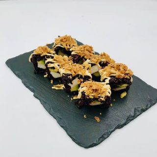 114. Salmó Amb Alvocat I Ceba Fregida (8 Uds.)