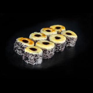  Рол з вугрем в ікрі тобіко та сиром пармезан (215г)