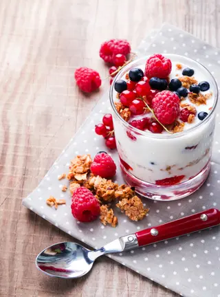 coppa yogurt e frutti di bosco