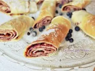 Clatite cu dulceata de afine