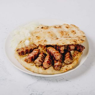 Srednji ćevapi u cijelom somunu