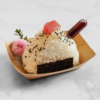 23. Onigiri tonno