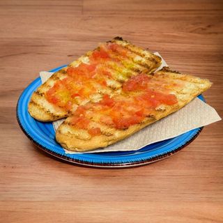 Tostadas de pan con tomate