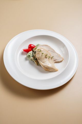 Куриный стейк со шпинатным соусом