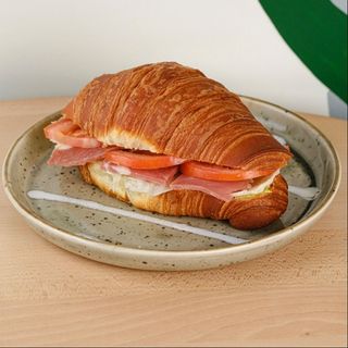 Круасан Хамон