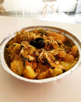Bacalhau com broa, grelos e batata a murro