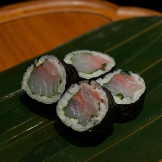 Maki de Shiromi + Shiso + Jengibre