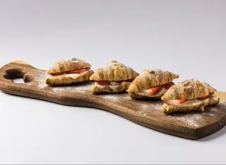 Кроасани с ягоди и маскарпоне