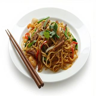 57. Tallarines Fritos Con Gambas