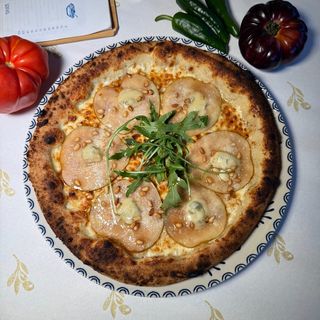 Pizza con pera y queso gorgonzola (33 Cm.)