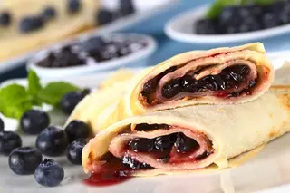 Clătită cu dulceață de afine 