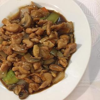 105 Pollo con almendras
