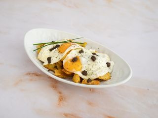 Huevos Rotos Con Tartufata 