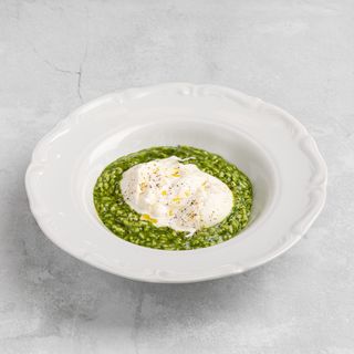 Ризотто, шпинатный соус, буррата