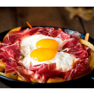Huevos Rotos con Jamón