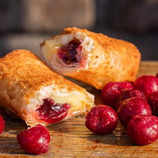 Pita punjena vanilom i višnjom