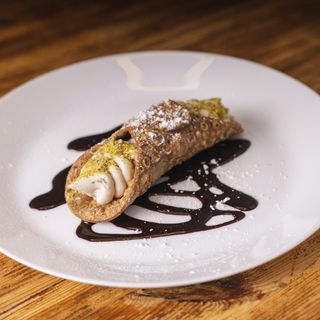 Cannoli Pistacho And Icecream