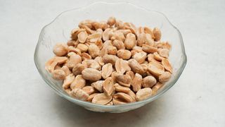 Kikiriki peceni blansirani