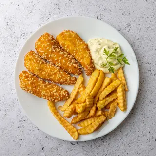 Pileći štapići sa pomfritom i sosom