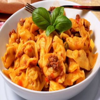 Tortellini boloñesa