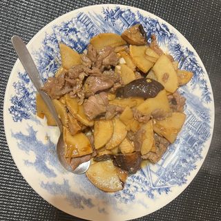 Pollo con setas y bambú 