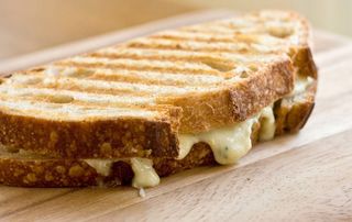 Tosta de Queijo em Pão Saloio